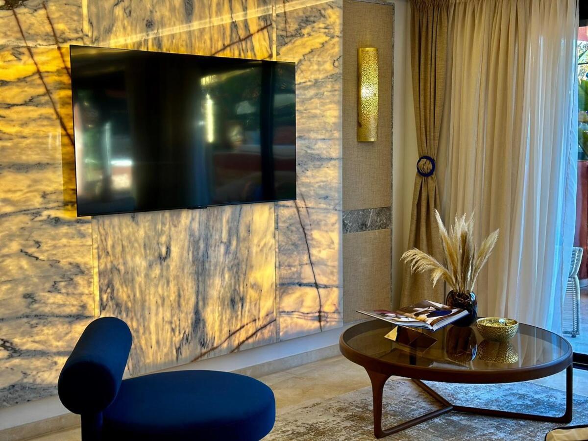 Yves Saint Laurent Jacuzzi Elegance * Marrakesh