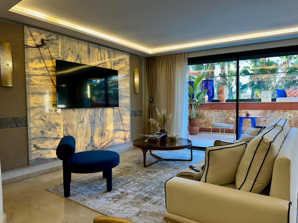 Appartement Yves Saint Laurent Jacuzzi Elegance