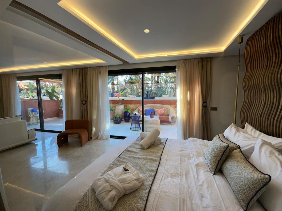 Yves Saint Laurent Jacuzzi Elegance * Marrakesh