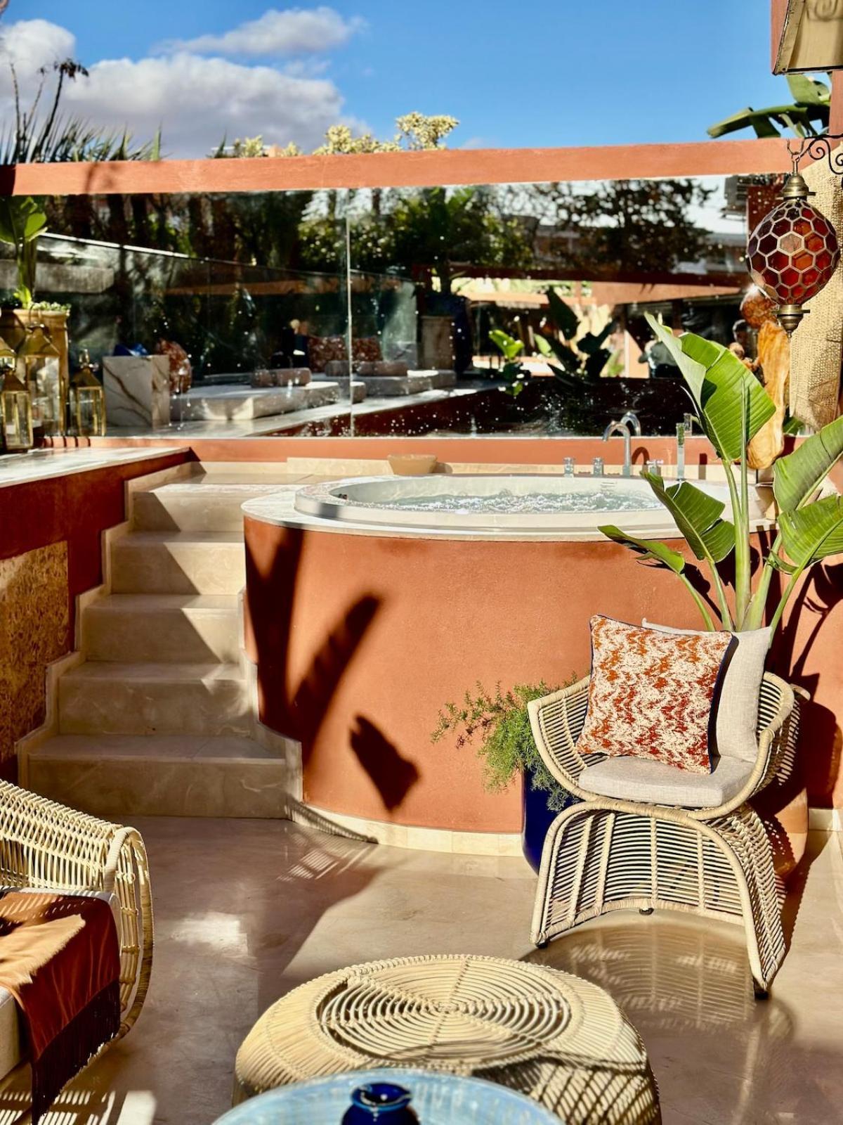 Yves Saint Laurent Jacuzzi Elegance Appartement