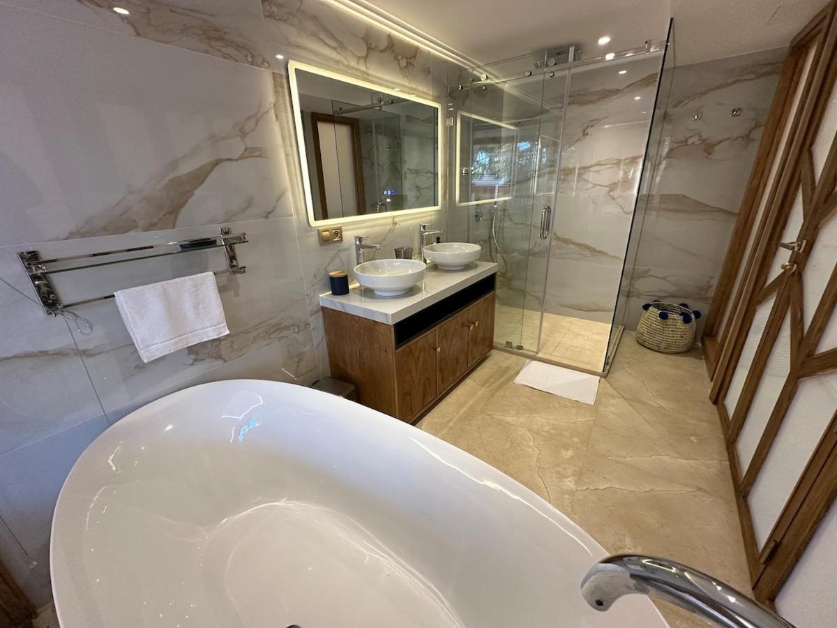 Appartement Yves Saint Laurent Jacuzzi Elegance Marrakesh