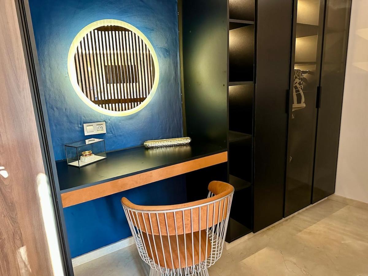 Appartement Yves Saint Laurent Jacuzzi Elegance