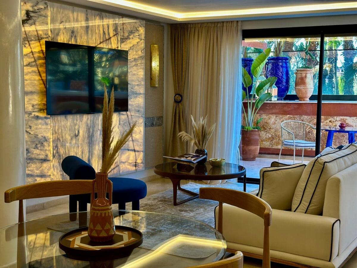 Yves Saint Laurent Jacuzzi Elegance Appartement